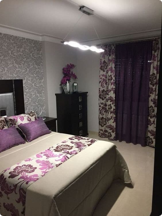 صور اشكال غرف نوم باللون الموف 2021 موقع شملول