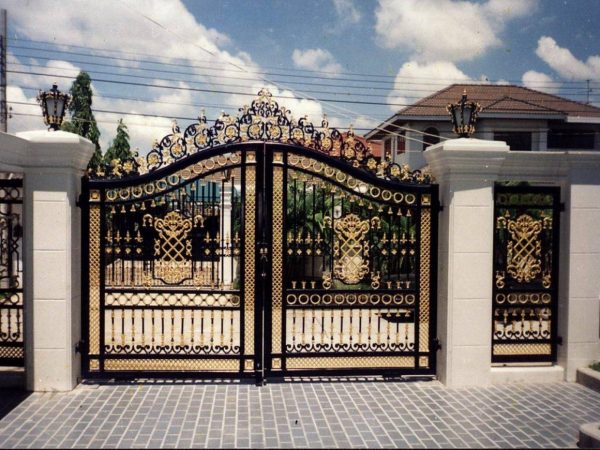 صور ديكورات بوابات حديد خارجية 2022 اشكال أبواب حديدية موقع شملول
