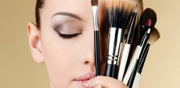 معلومات عن اردا صور وأفكار حول تفسير رؤية المكياج في حلم المرأة العزباء